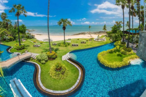 The palm Sea View Private Beach World Class Luxury Condo